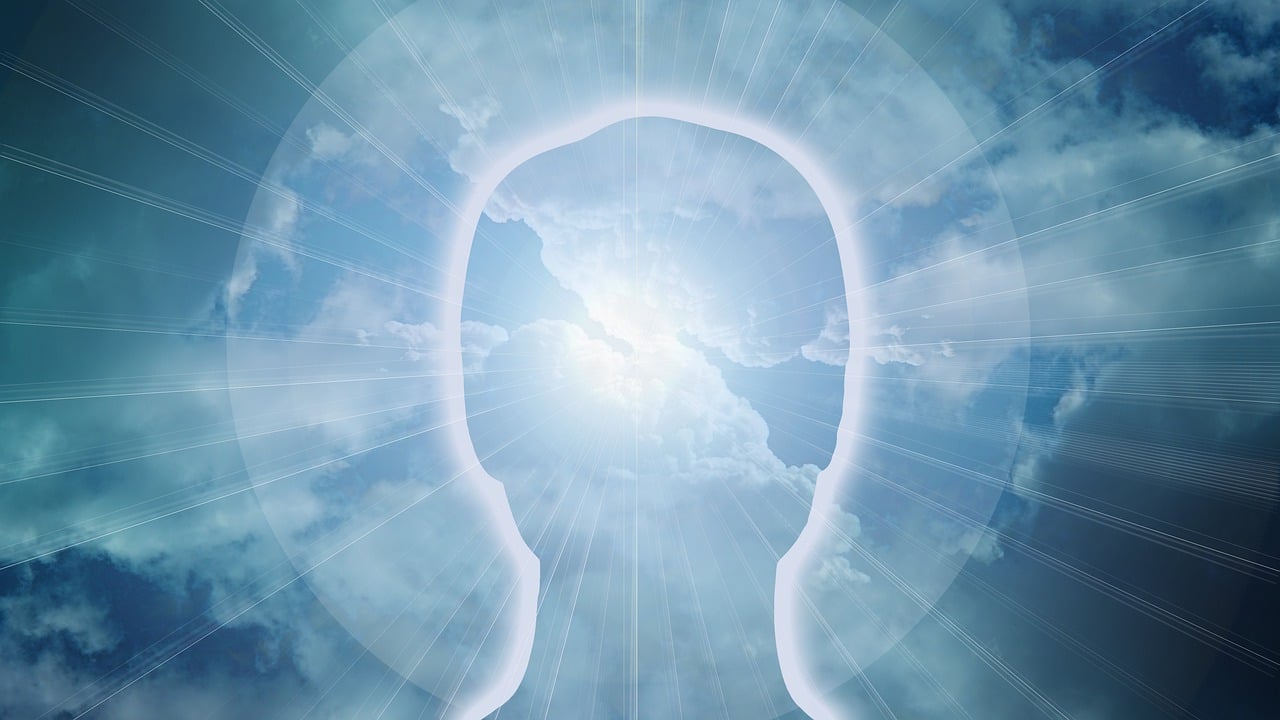 Im Himmel ist ein Kopf angedeutet und eine Sonne die Strahlen erzeugt. Im Himmel ist ein Kopf angedeutet und eine Sonne die Strahlen erzeugt.