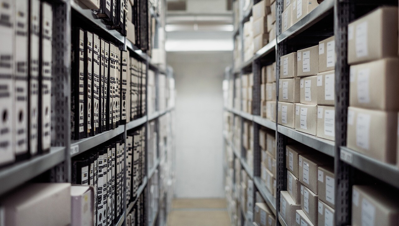 Informationen werden in einem Archiv aufbewahrt. 