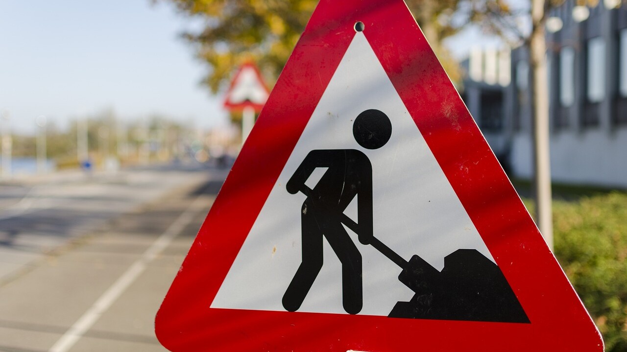 Baustellenschild: Hier wird gebaut.