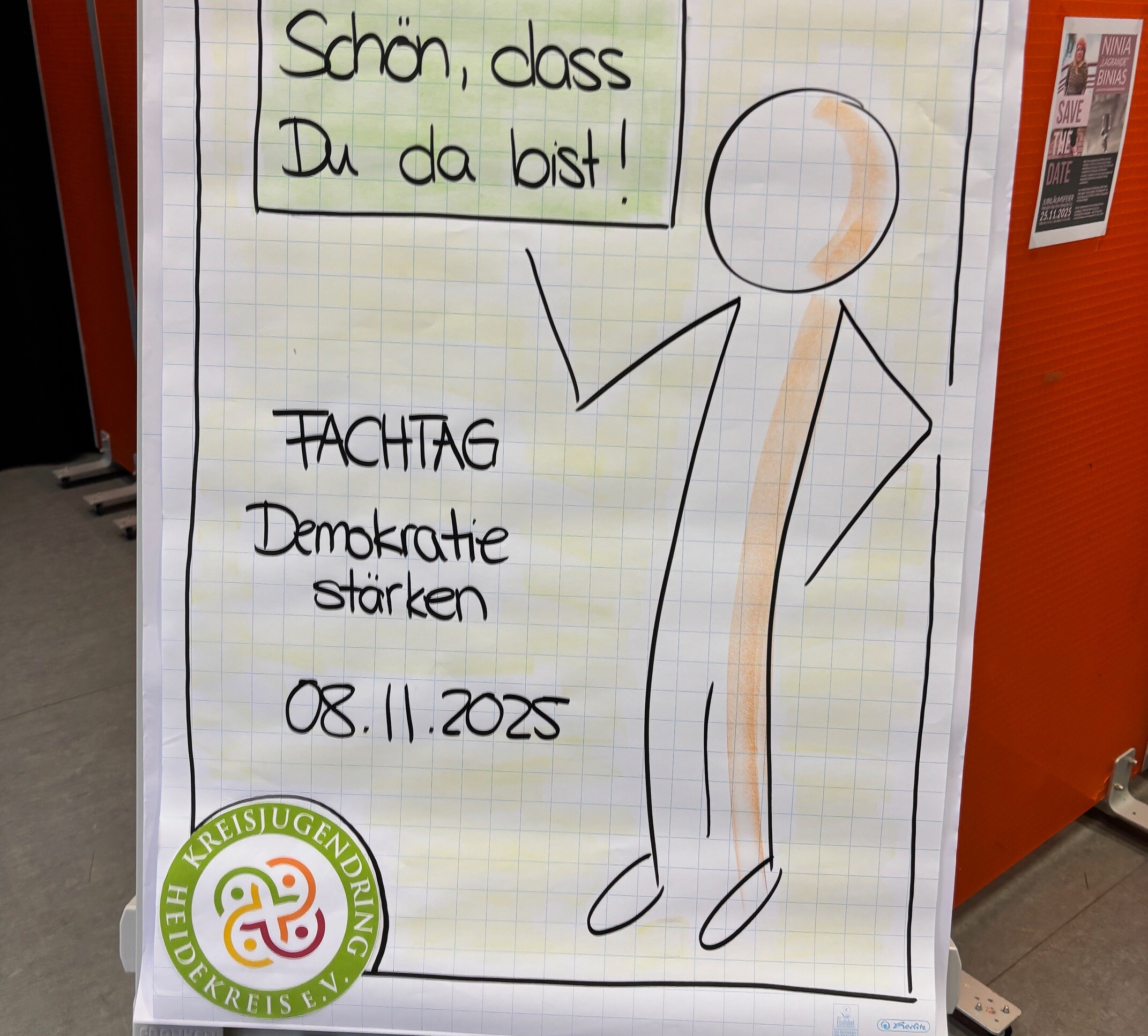 Hinweisschild zum Fachtag Demokratie stärken. Hinweisschild zum Fachtag Demokratie stärken.