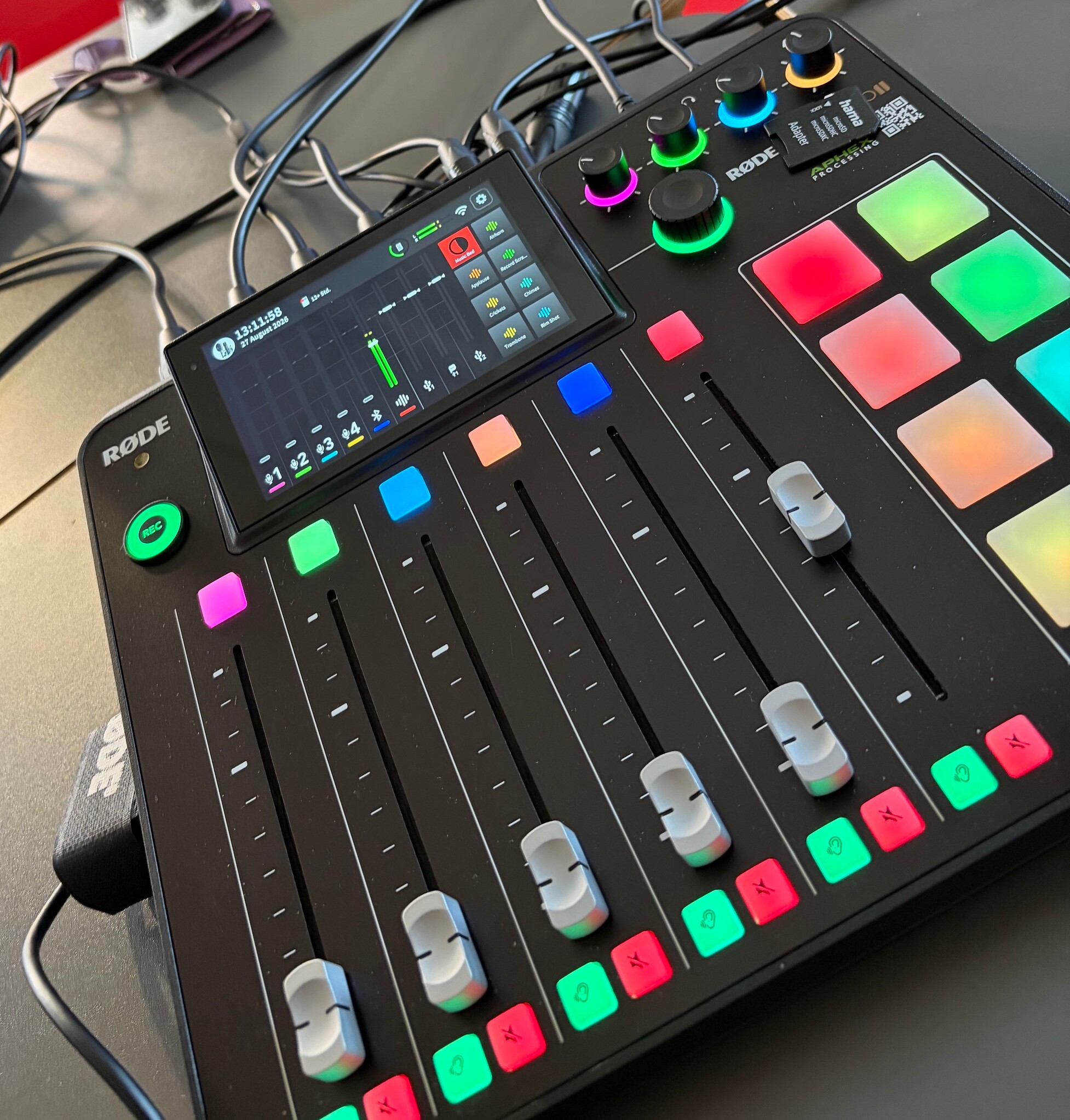 Nahaufnahme Audio Mischpult von Rode Nahaufnahme Audio Mischpult von Rode