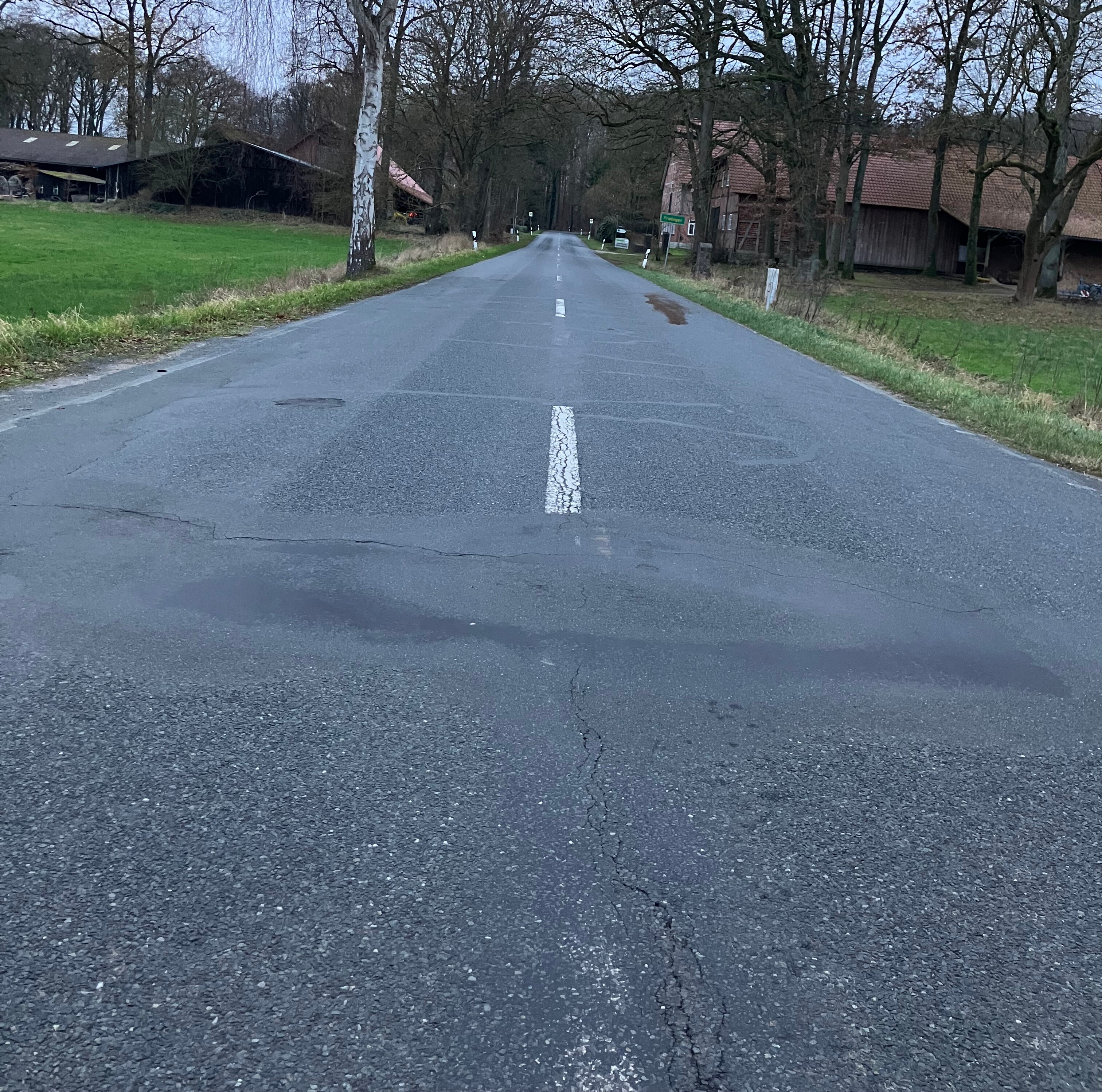 Die K 16 mit Sraßenschäden