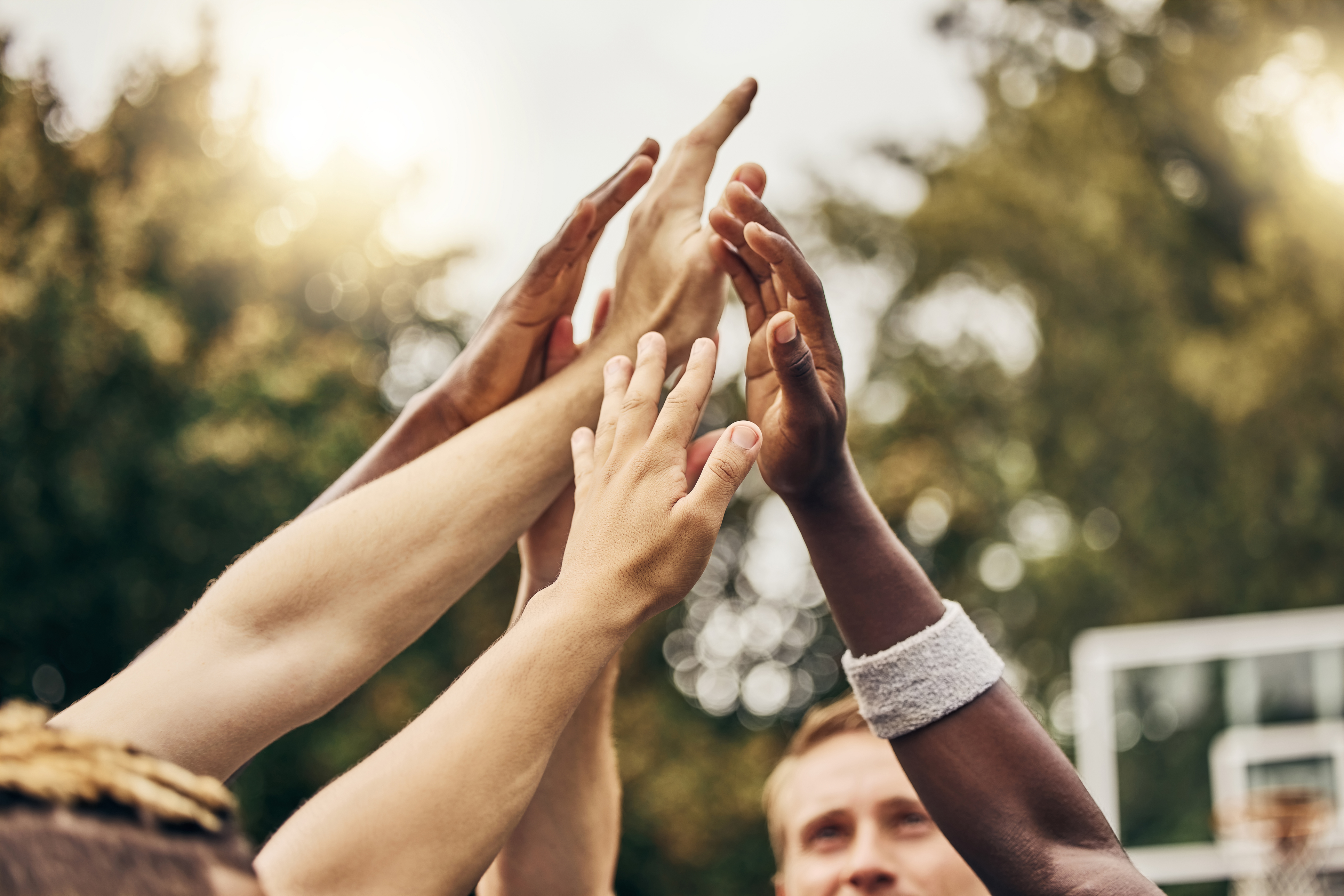 Menschen halten zusammen Menschen halten zusammen