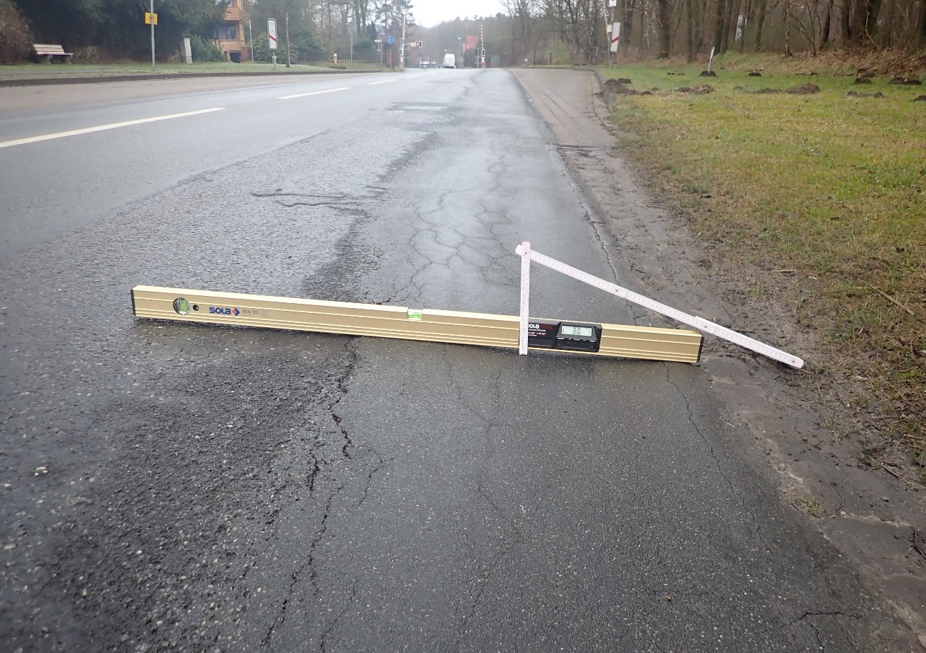 Die K 135 mit Straßenschäden. Die K 135 mit Straßenschäden.